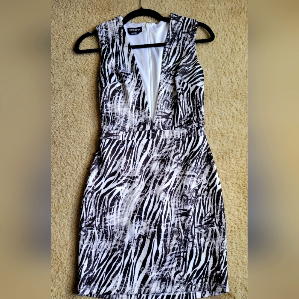 Monochrome Mélange: Bebe Size xSmall Zebra Print Sheath Dress